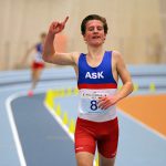 Daniel Einarsen (16) vinner 1500 m. Foto: Tom Roger Johansen.